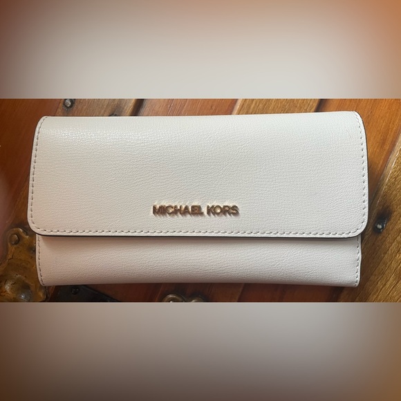 Michael Kors Jet Set Trifold Wallet - Picture 1 of 4